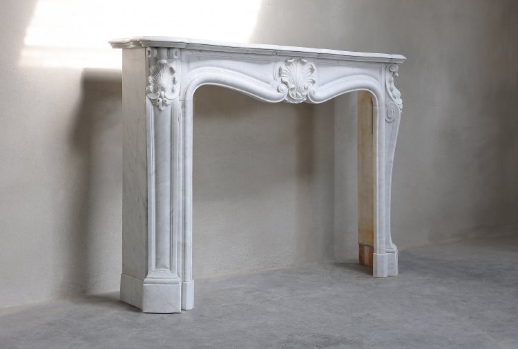 Mantle of Carrara marble