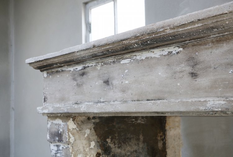 Campagnarde fireplace