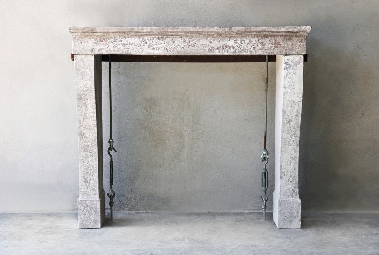 Campagnarde style chimney