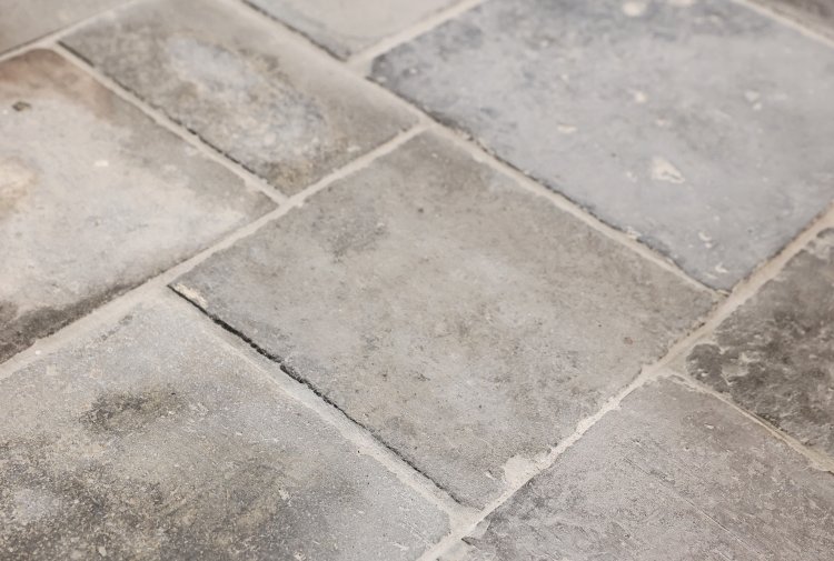 grey/brown/blue nuanced tiles