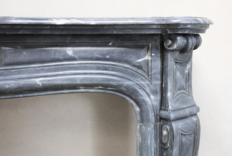 Pompadour style mantle surround