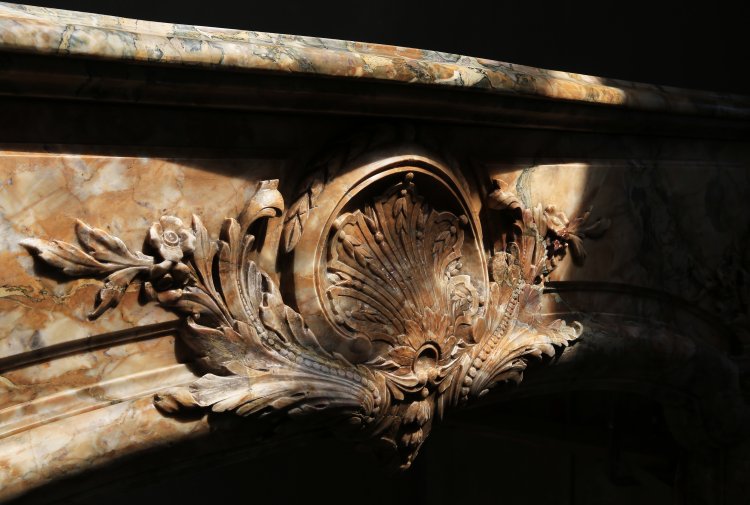 mantel from 1830 - 1850