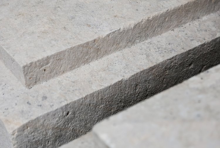 set pedestals