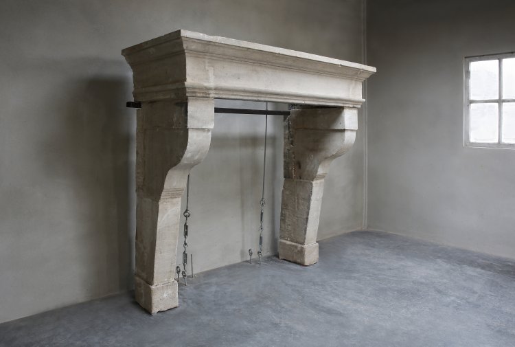 Campagnarde style mantle