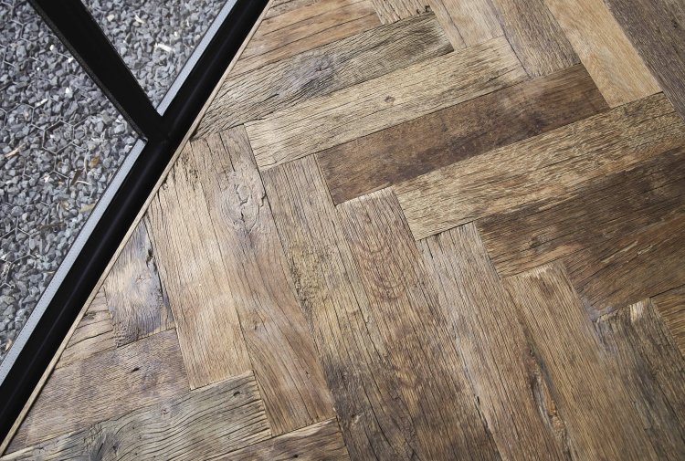 herringbone floor of oak