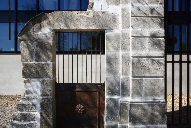 french limestone pilasters