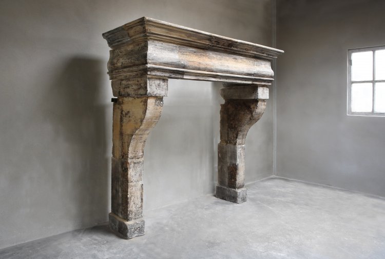 French limestone chimney Louis XIII